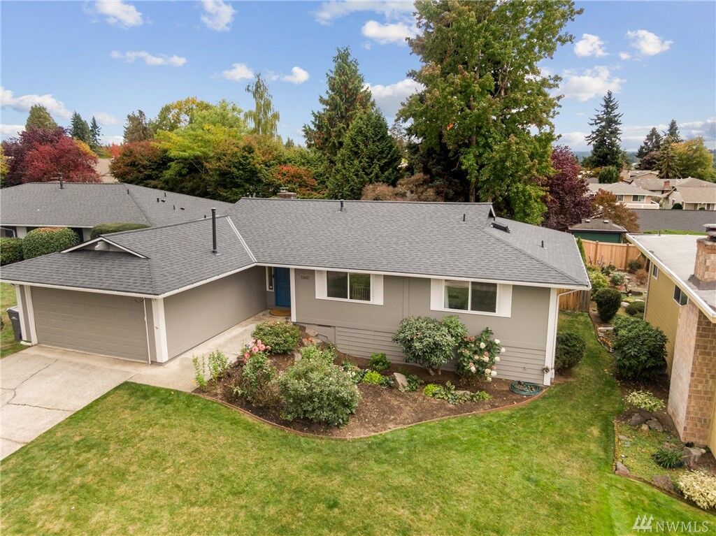 Property Photo: 11617 NE 136th St WA 98034
