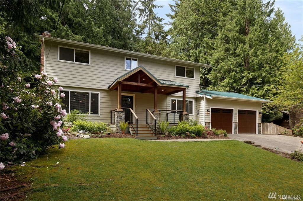 Property Photo:  850 Highwood Dr SW  WA 98027 