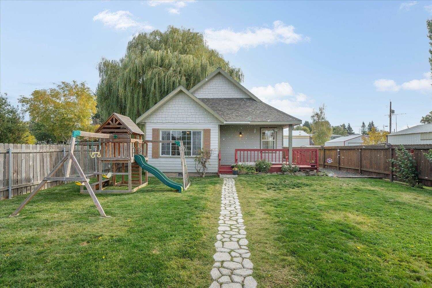 Property Photo: 140 N Ash St WA 99031