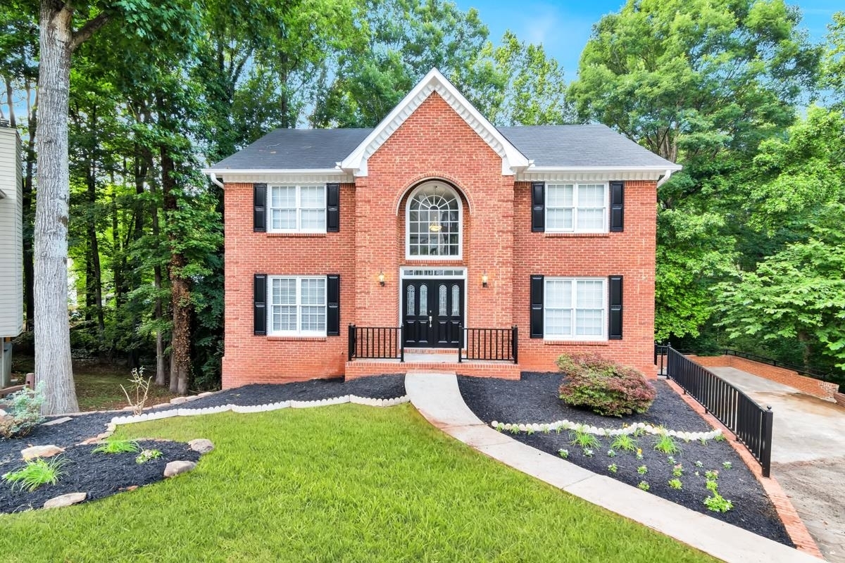 Property Photo: 1810 Talbot Court GA 30044