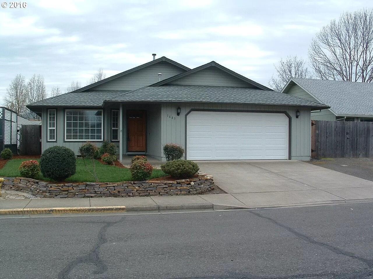 Property Photo:  