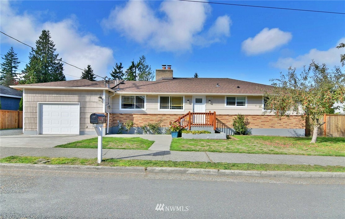 Property Photo:  19814  76th Avenue W  WA 98036 