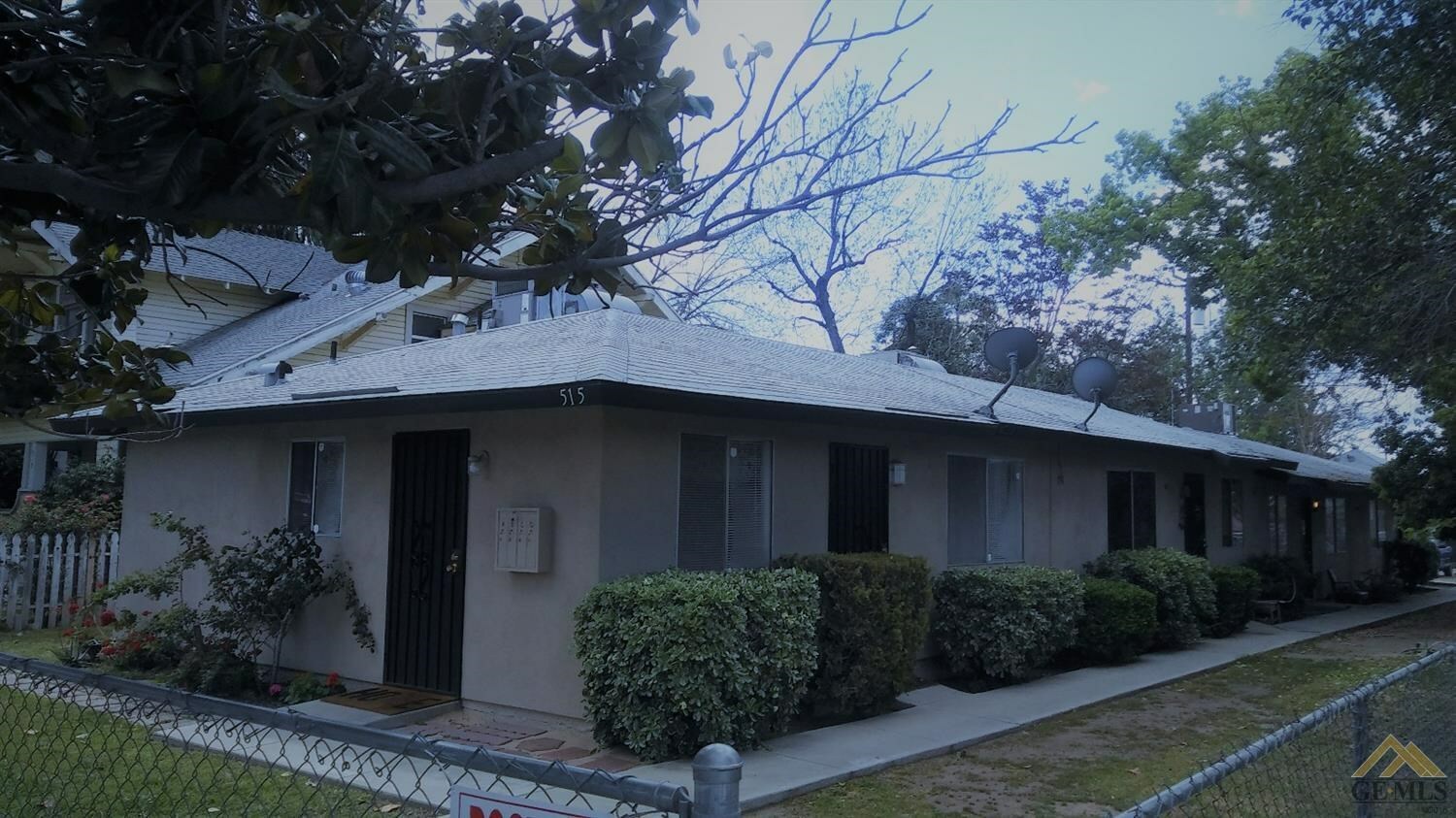 Property Photo:  515 Niles Street  CA 93305 