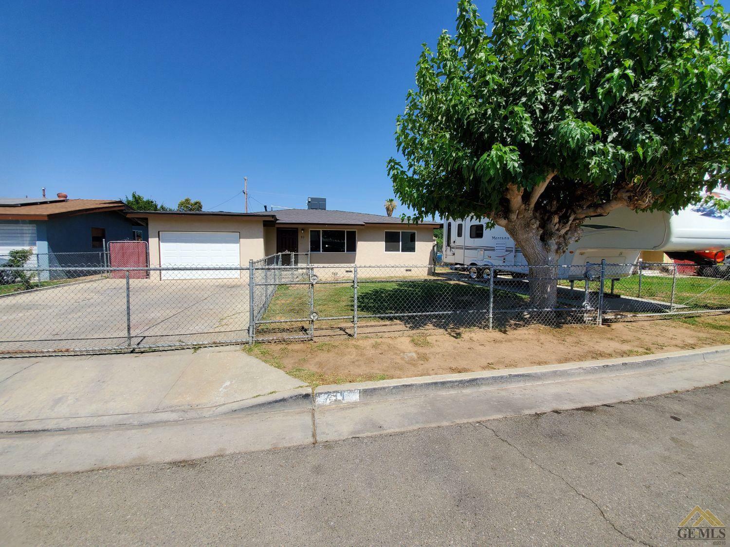 Property Photo:  711 Richards Avenue  CA 93307 