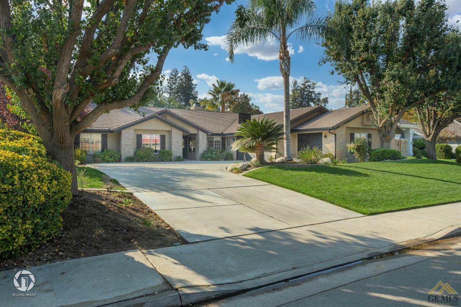 Property Photo:  2400 Branch Creek Street  CA 93312 