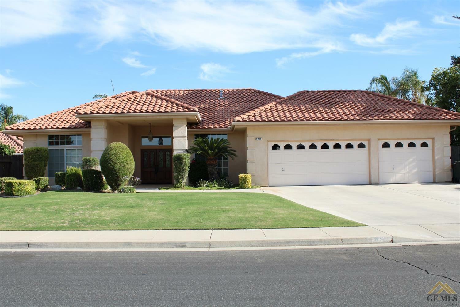 Property Photo:  6205 Valley Crest Drive  CA 93308 