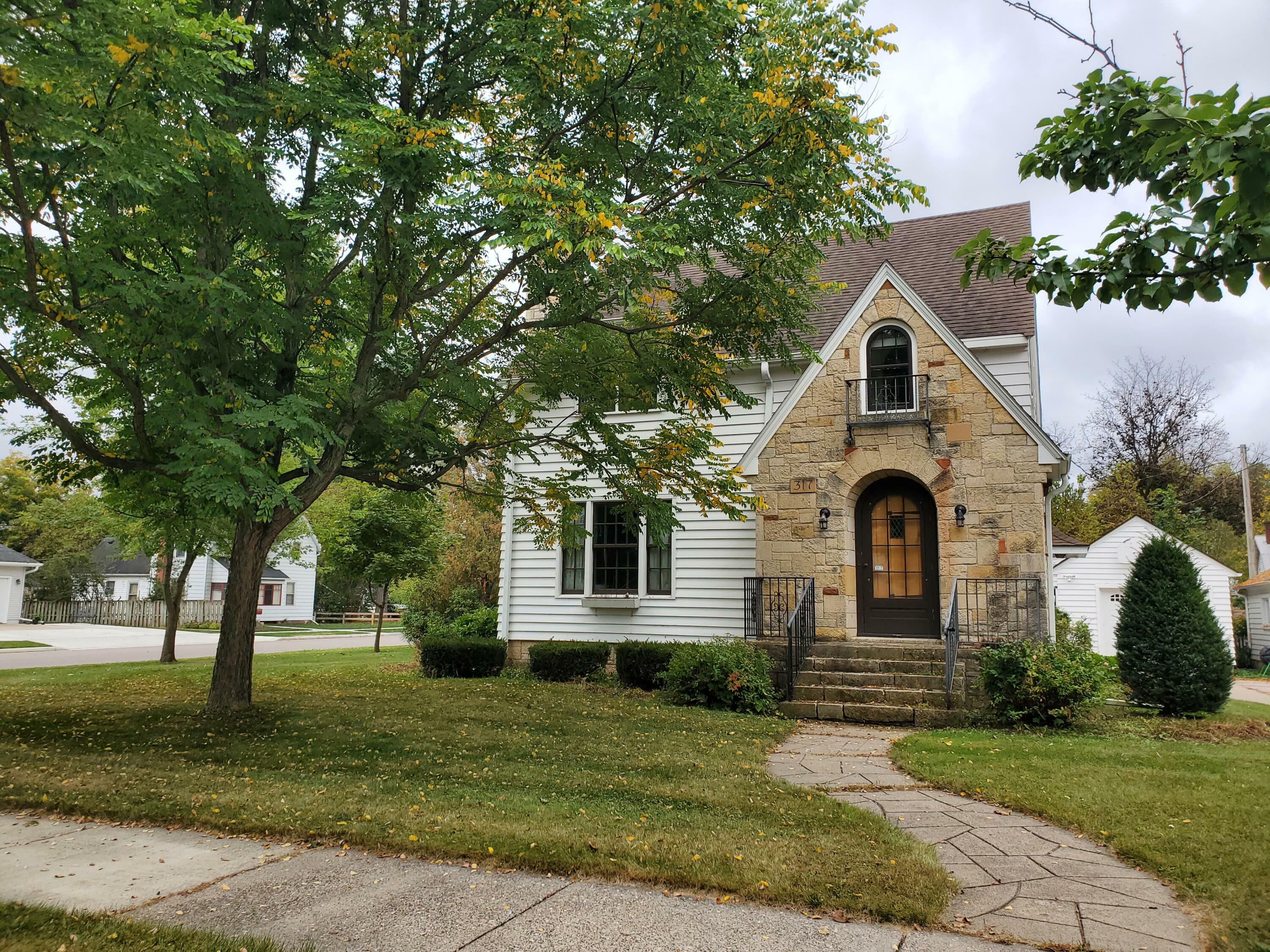 Property Photo:  317 E Franklin St  WI 54656 