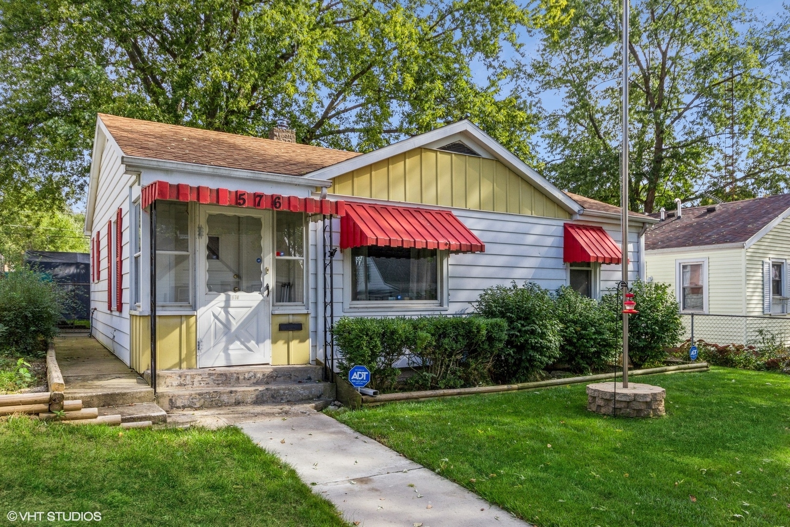 Property Photo:  576 N 10th Avenue  IL 60901 