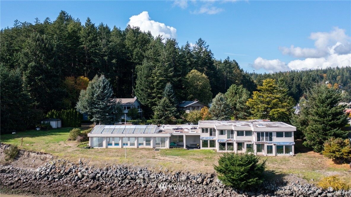 Property Photo:  830 Cowichan Place  WA 98257 