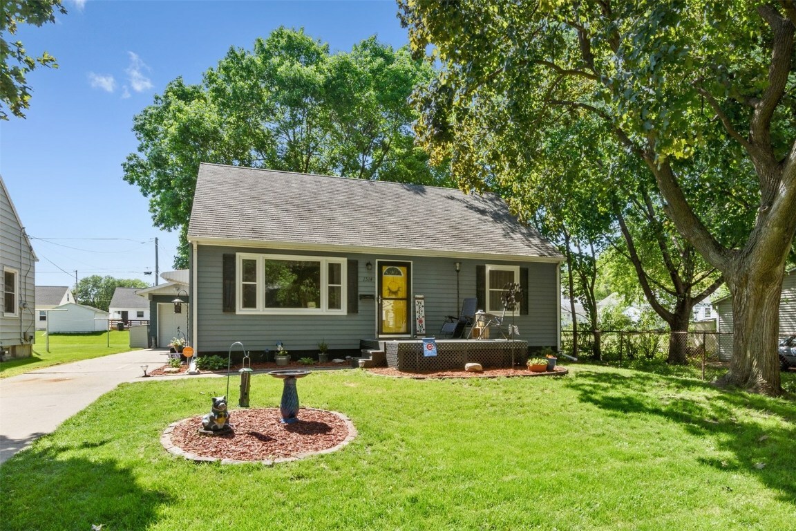 Property Photo:  1514 10th Street NW  IA 52405 