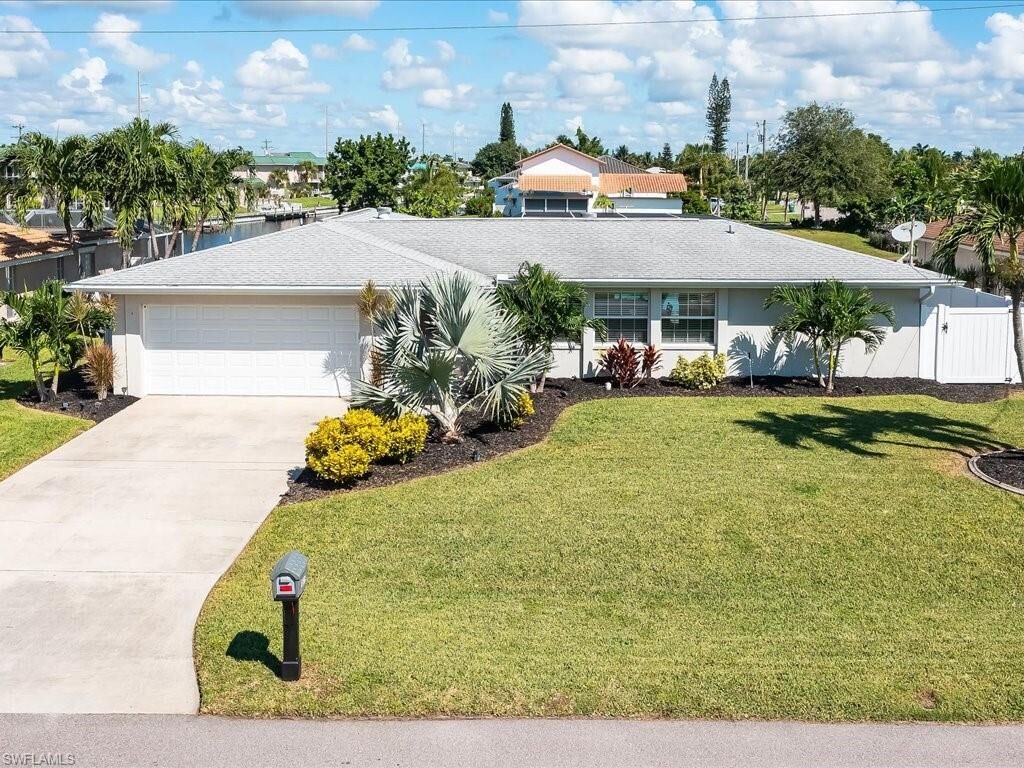 Property Photo: 1615 SE 40th St FL 33904