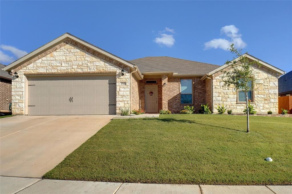 Property Photo:  2541 Doe Run  TX 76087 