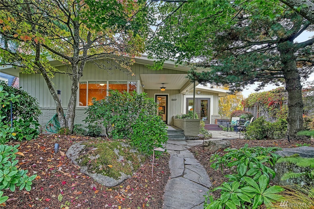 Property Photo: 1609 46th Ave SW WA 98116