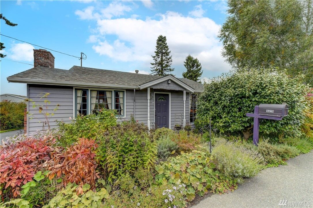 Property Photo:  525 Seamont Lane  WA 98020 