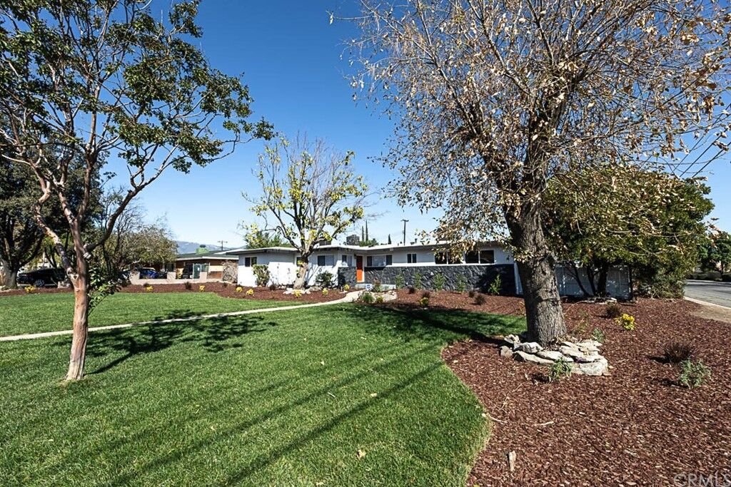 Property Photo:  1613 N Encina Avenue  CA 92376 