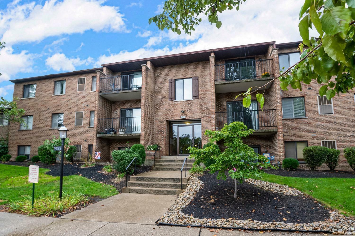 Property Photo: 5433 Bluesky Dr 8 OH 45247