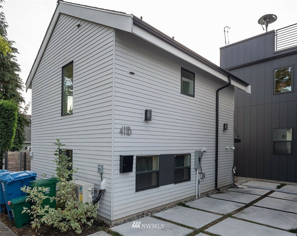 Property Photo:  411 NE 80th Street B  WA 98115 