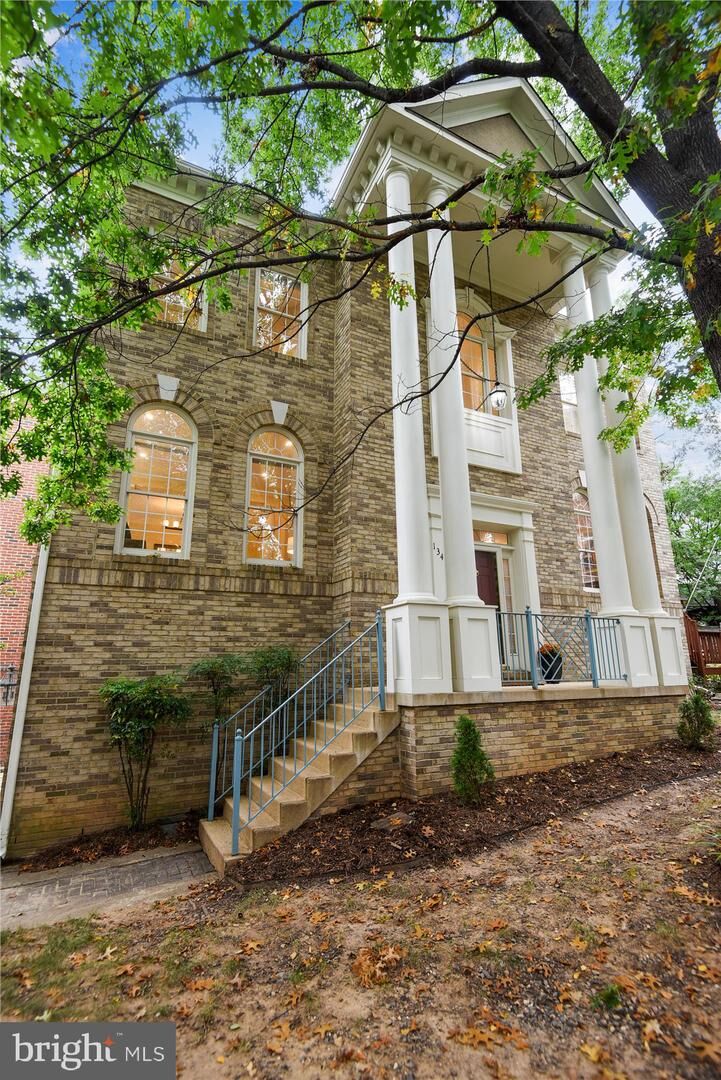 Property Photo: 134 Rees Place VA 22046