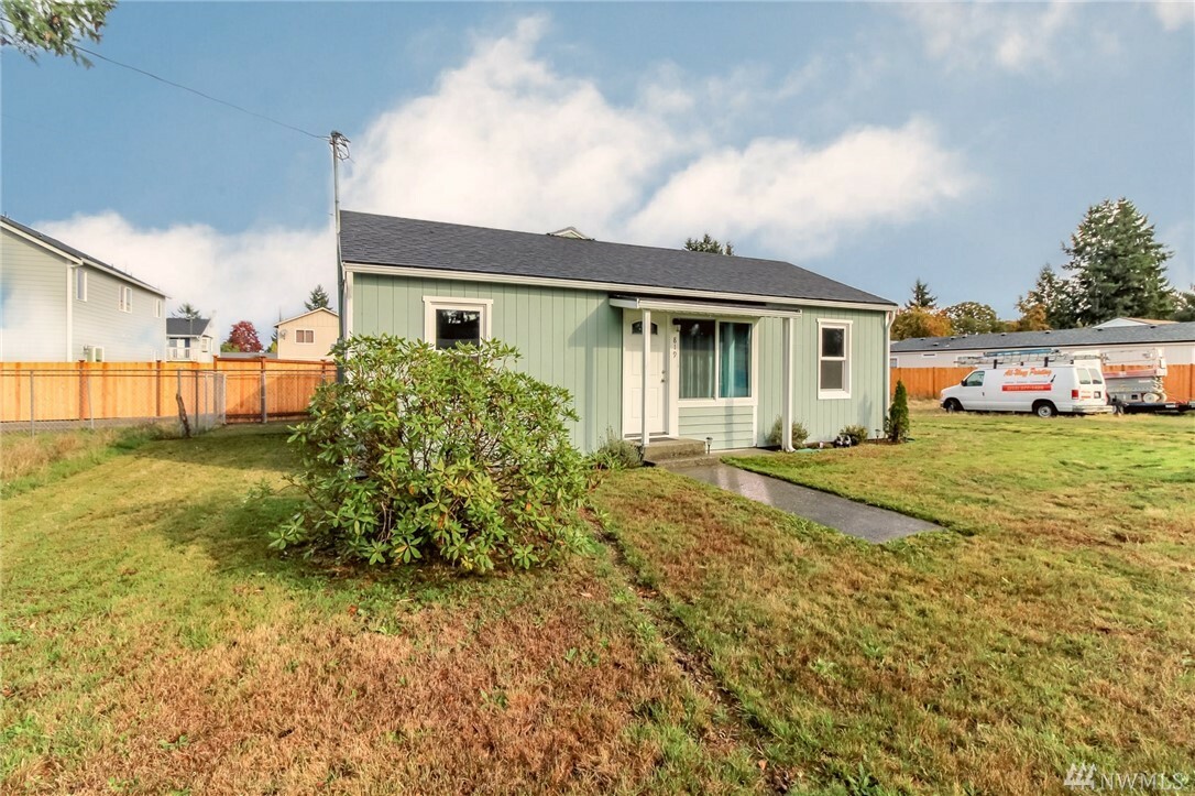 Property Photo:  819 137th St S  WA 98444 