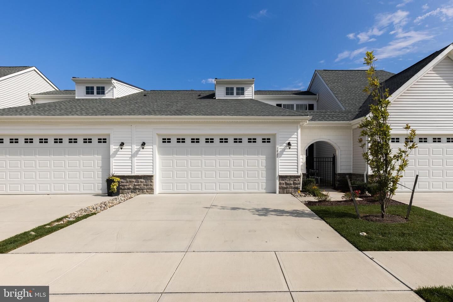 Property Photo:  1421 Whispering Woods Road  DE 19709 