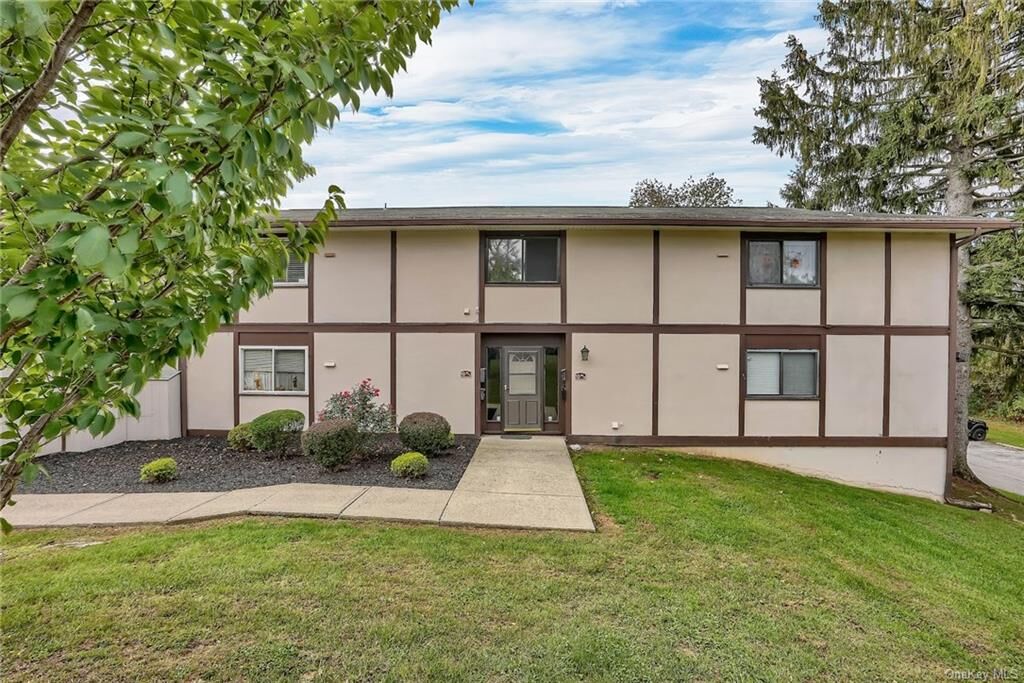 Property Photo:  10 Millholland Drive K  NY 12524 