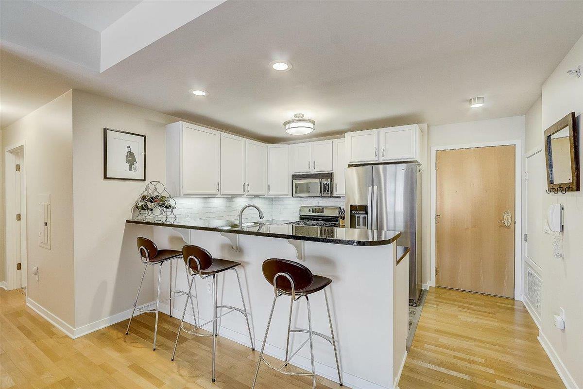 Property Photo:  360 Washington Ave 809  WI 53703 