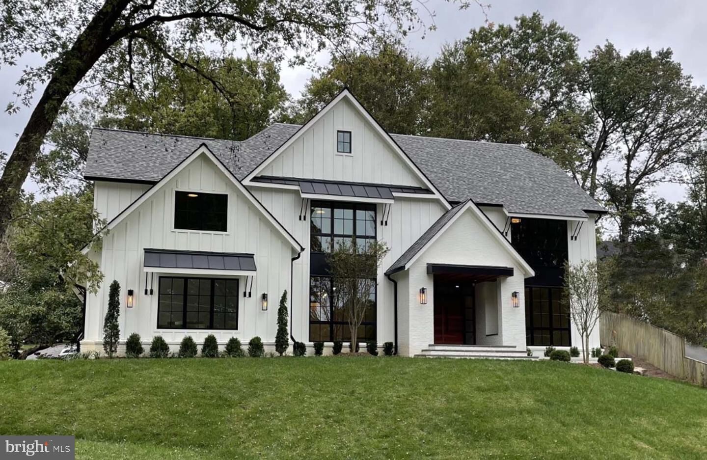 Property Photo: 1512 Crestwood Lane VA 22101