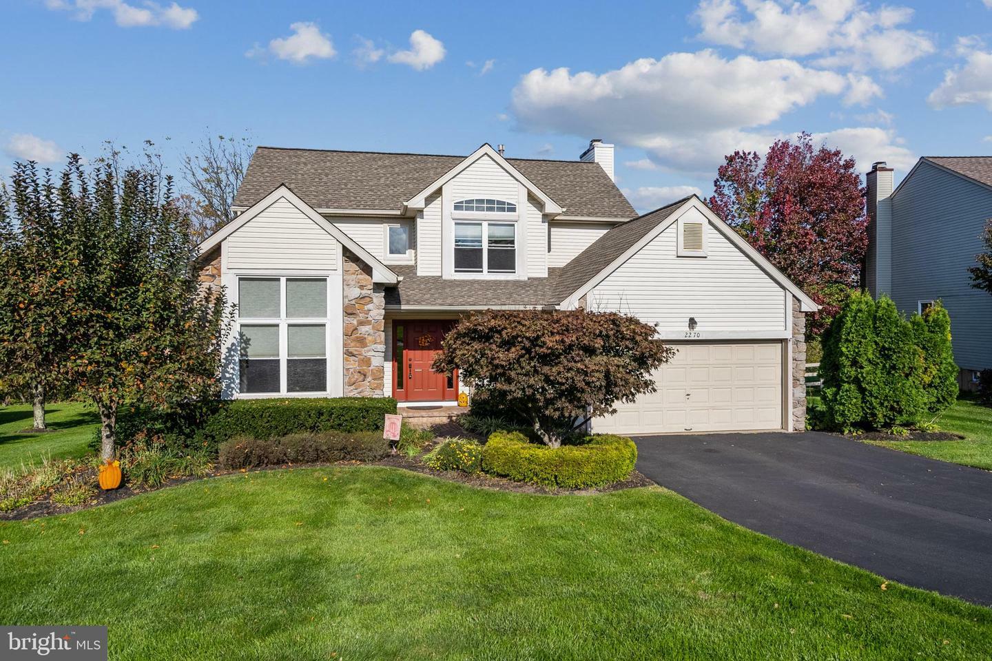 Property Photo:  2270 Forest Glen Drive  PA 18976 