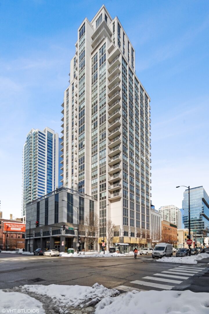 Property Photo:  200 W Grand Avenue 2303  IL 60654 