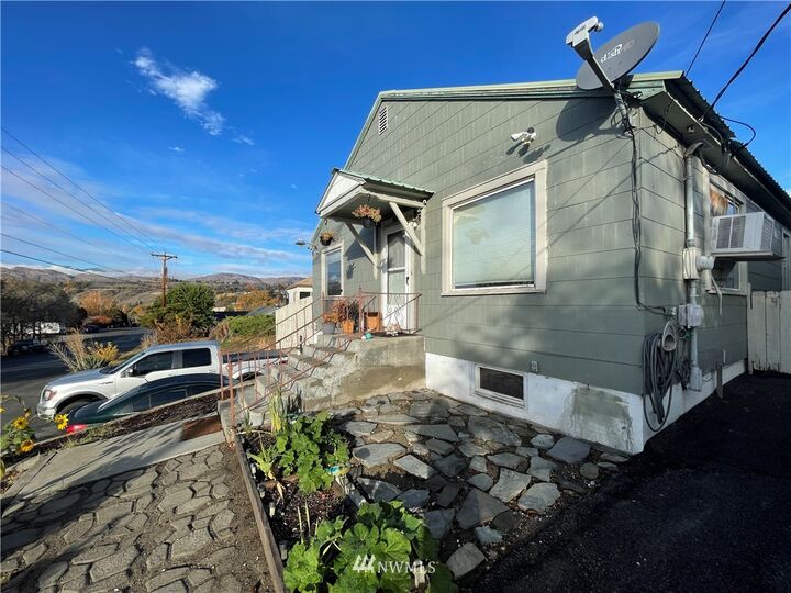 411 E Dewberry Street  Omak WA 98841 photo