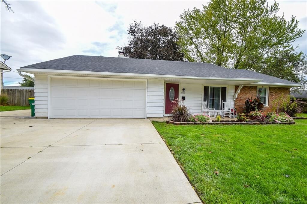 Property Photo: 1130 Edgebrook Drive OH 45344