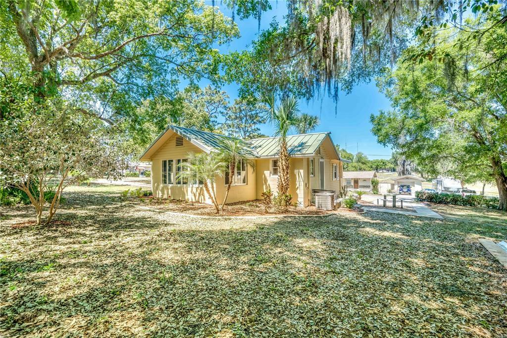 Property Photo:  425 Haselton Street  FL 32726 