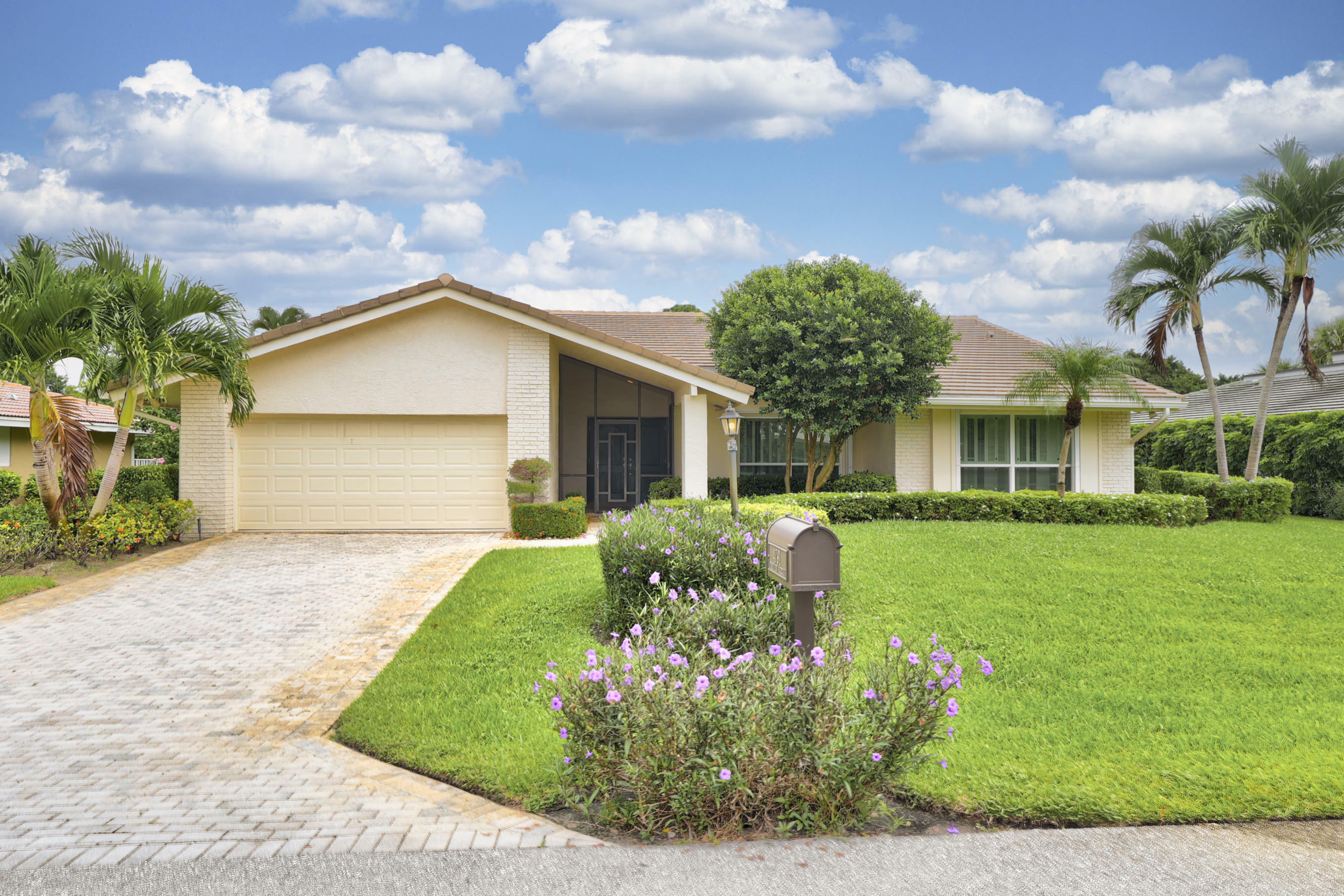 Property Photo: 4791 Pineview Circle FL 33445