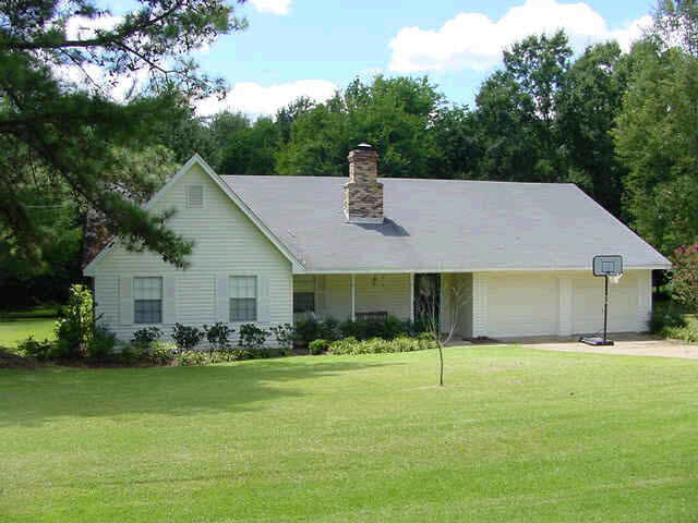 Property Photo:  15 Deerfield Road  MS 39110 