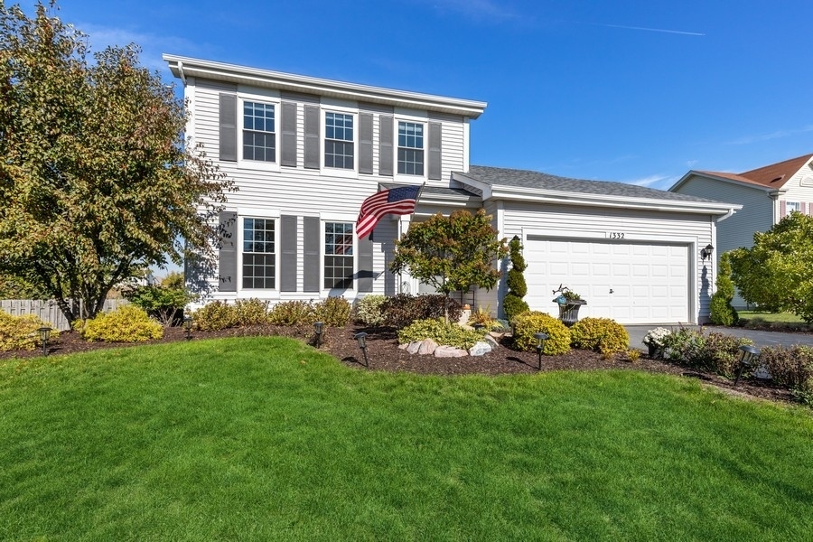 Property Photo: 1332 S Abington Lane IL 60073