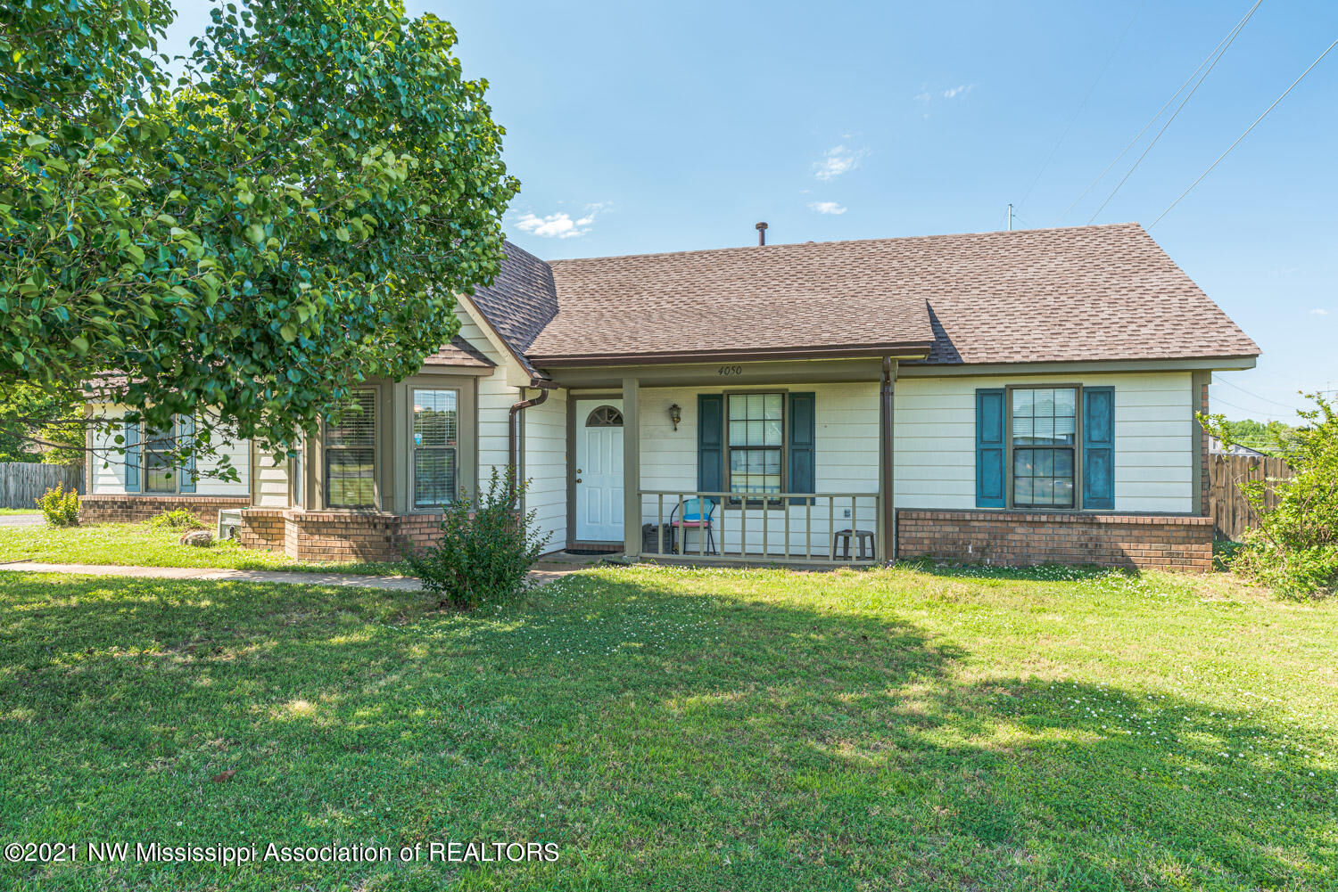 Property Photo:  4050 Rollin Oaks Drive  MS 38637 