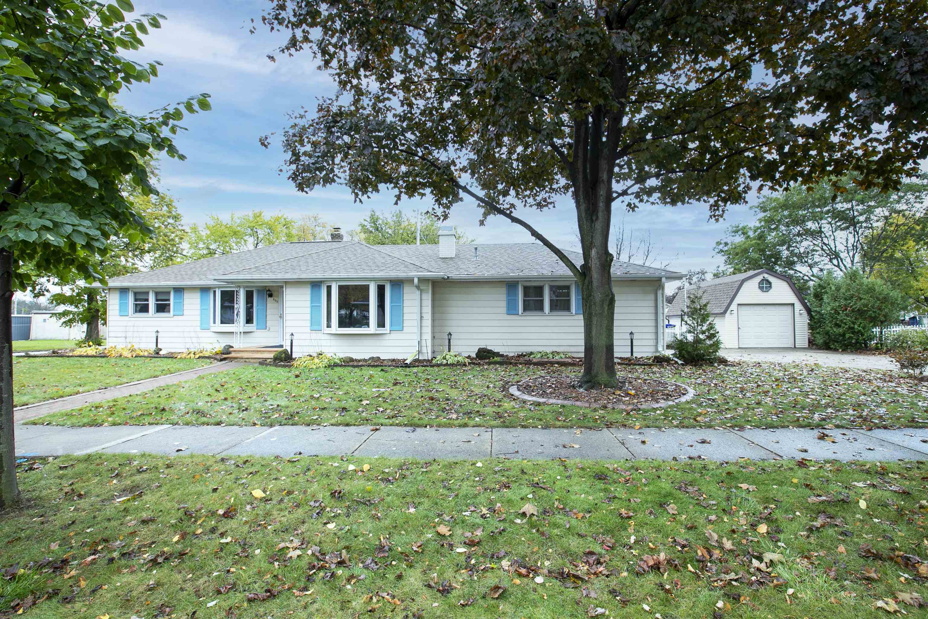 Property Photo:  805 W Marquette Street  WI 54911 