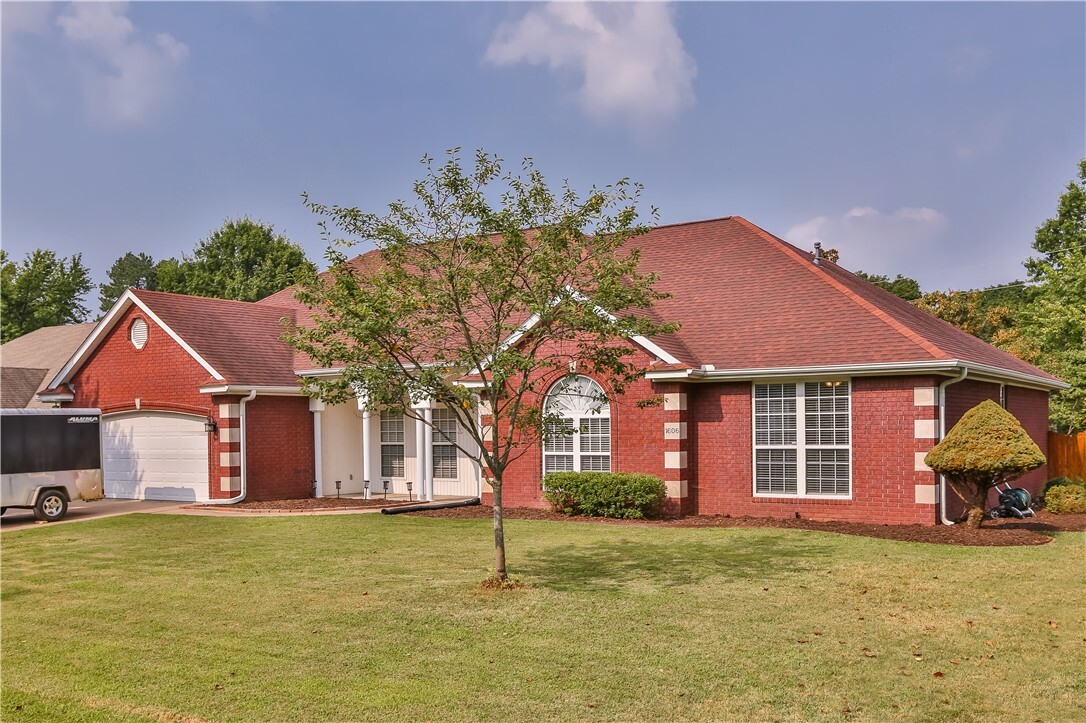 Property Photo:  1606 S 15th Place  AR 72758 