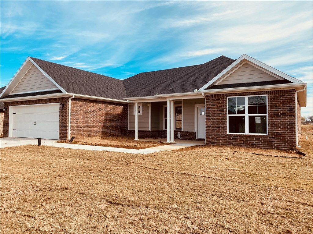 Property Photo:  900 Estes Drive  AR 72751 