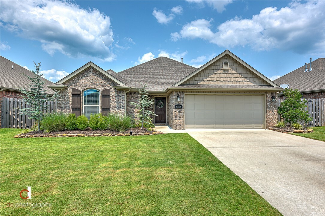 Property Photo:  4816 W Croft Drive  AR 72704 