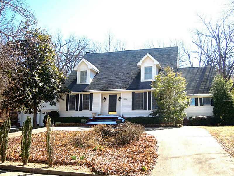 Property Photo:  1701 N Applebury Drive  AR 72701 