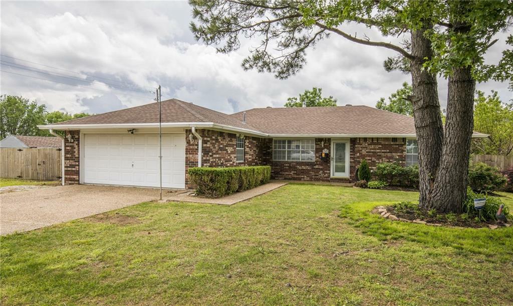 Property Photo:  1402 NE 2nd Street  AR 72712 