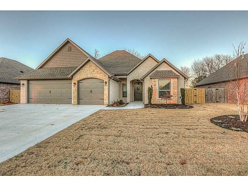 Property Photo: 4413 W Meadow Oaks Drive AR 72758