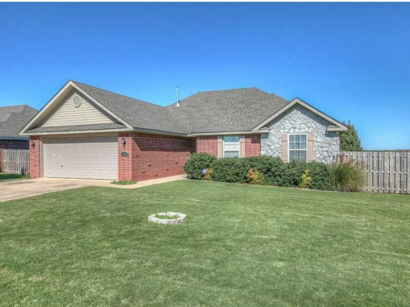 Property Photo:  1256 Hutchinson Street  AR 72751 