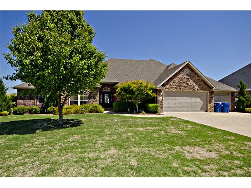 Property Photo:  2306 SW Chinquapin Avenue  AR 72712 