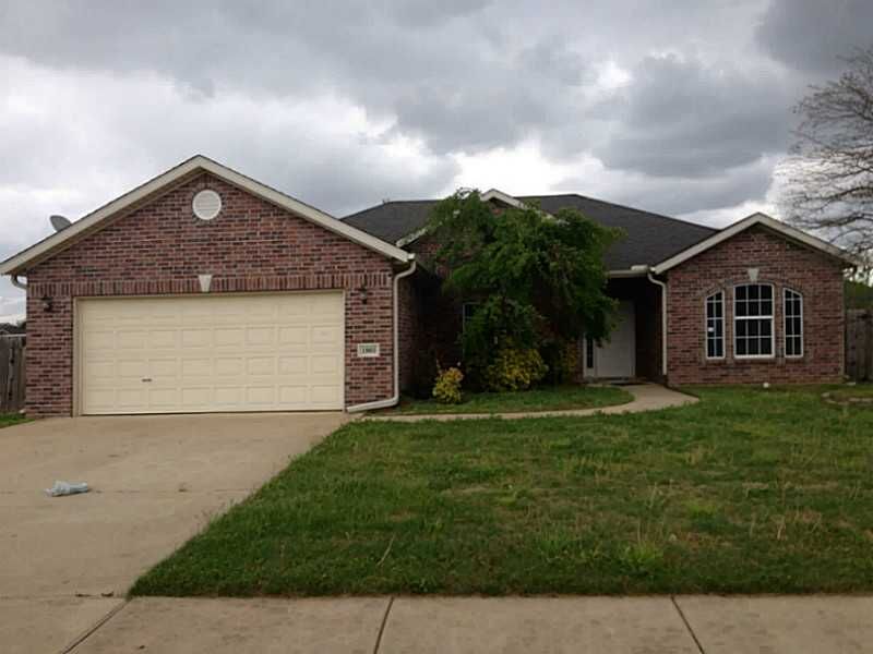Property Photo:  1903 SW Aspen Street  AR 72712 