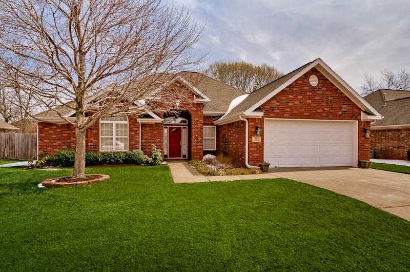 Property Photo:  509 College Place  AR 72712 