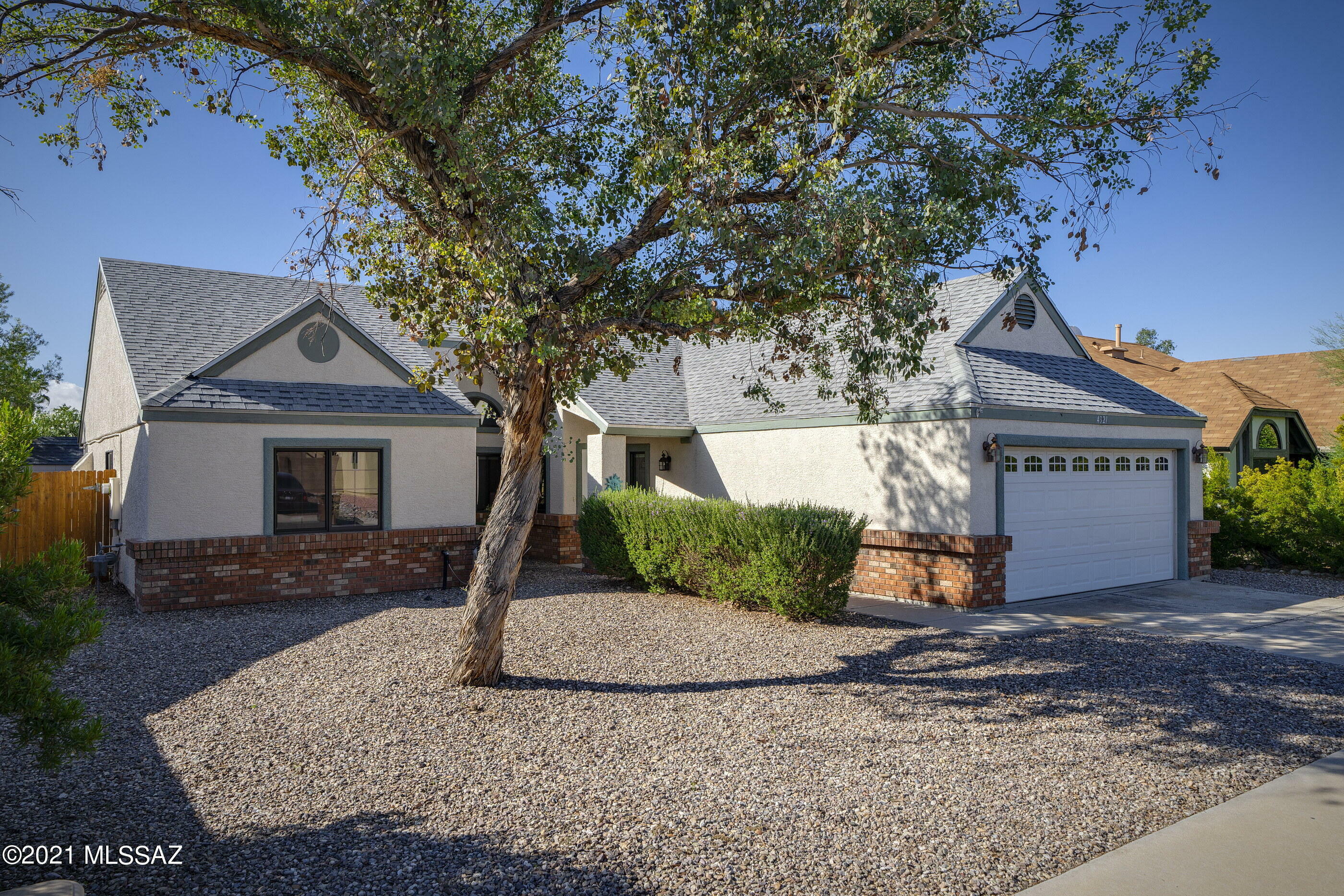 Property Photo:  4321 W Sungate Place  AZ 85741 