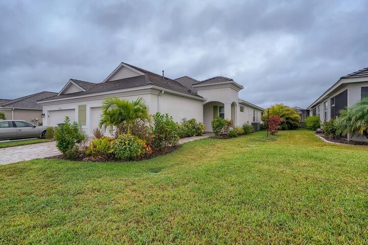 Property Photo:  7518 Campus Cove  FL 34243 