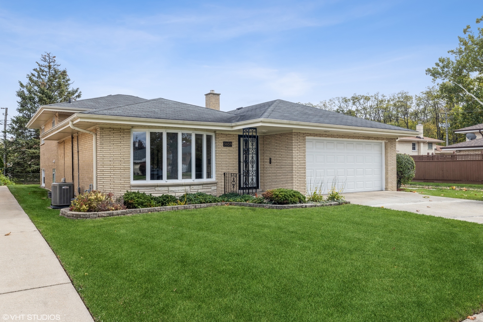 Property Photo: 3039 Mayfair Avenue IL 60154